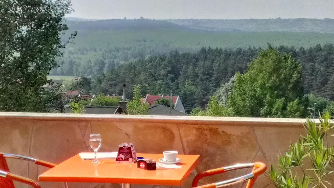 Tündérszikla Panzió Bed & Breakfast Pilisjaszfalu Dış mekan fotoğraf